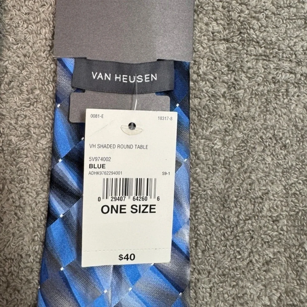 NWT Van Heusen Mens Blue Shaded Round Table Silk Necktie 5V974002 Geometric Grey